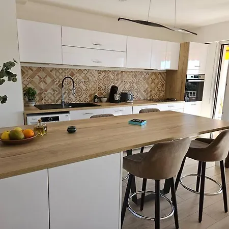 Hauteur D'antibes 3 Pieces Vue Et Montagne Calanques